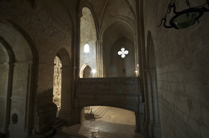 Crucero desde el extremo norte de la iglesia de Poblet